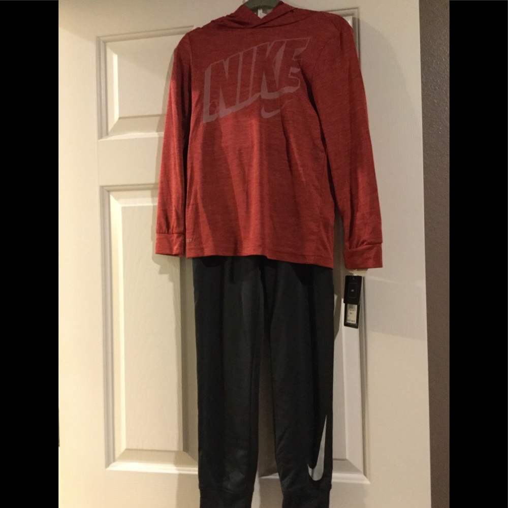 Nike boys size 7 shirt with hoodie and pants set
